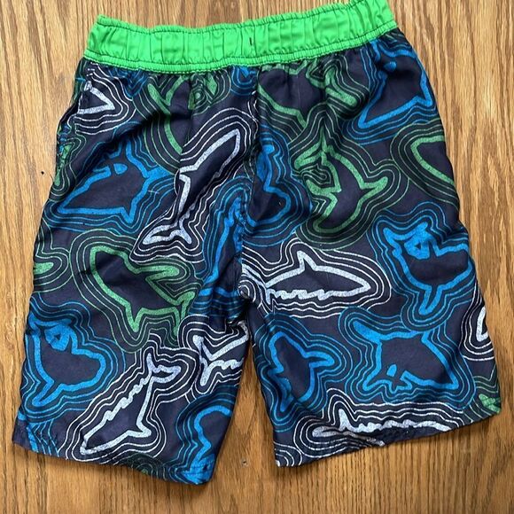 Cherokee swimming shorts. Drawstring waist. Size medium (10/12). Pockets. - Picture 3 of 5